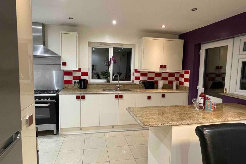 Detached Bungalow II Big Garden II Pet Friendly Villa Hednesford Eksteriør billede