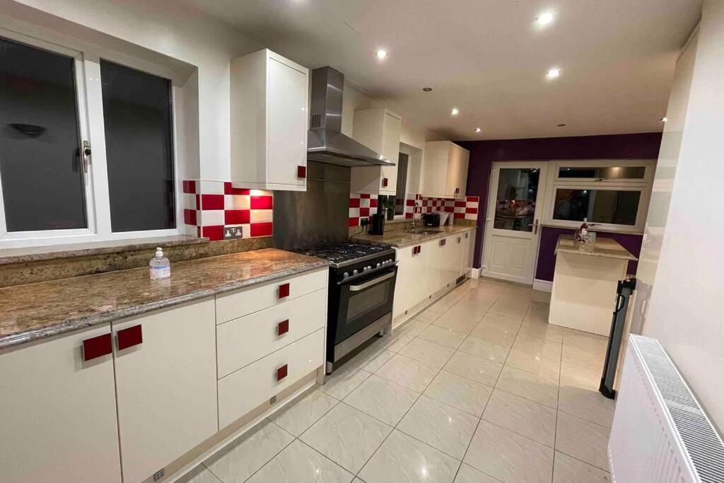 Detached Bungalow II Big Garden II Pet Friendly Villa Hednesford Eksteriør billede