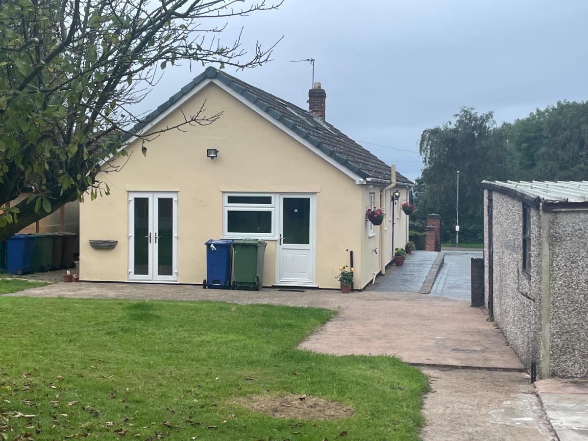 Detached Bungalow II Big Garden II Pet Friendly Villa Hednesford Eksteriør billede